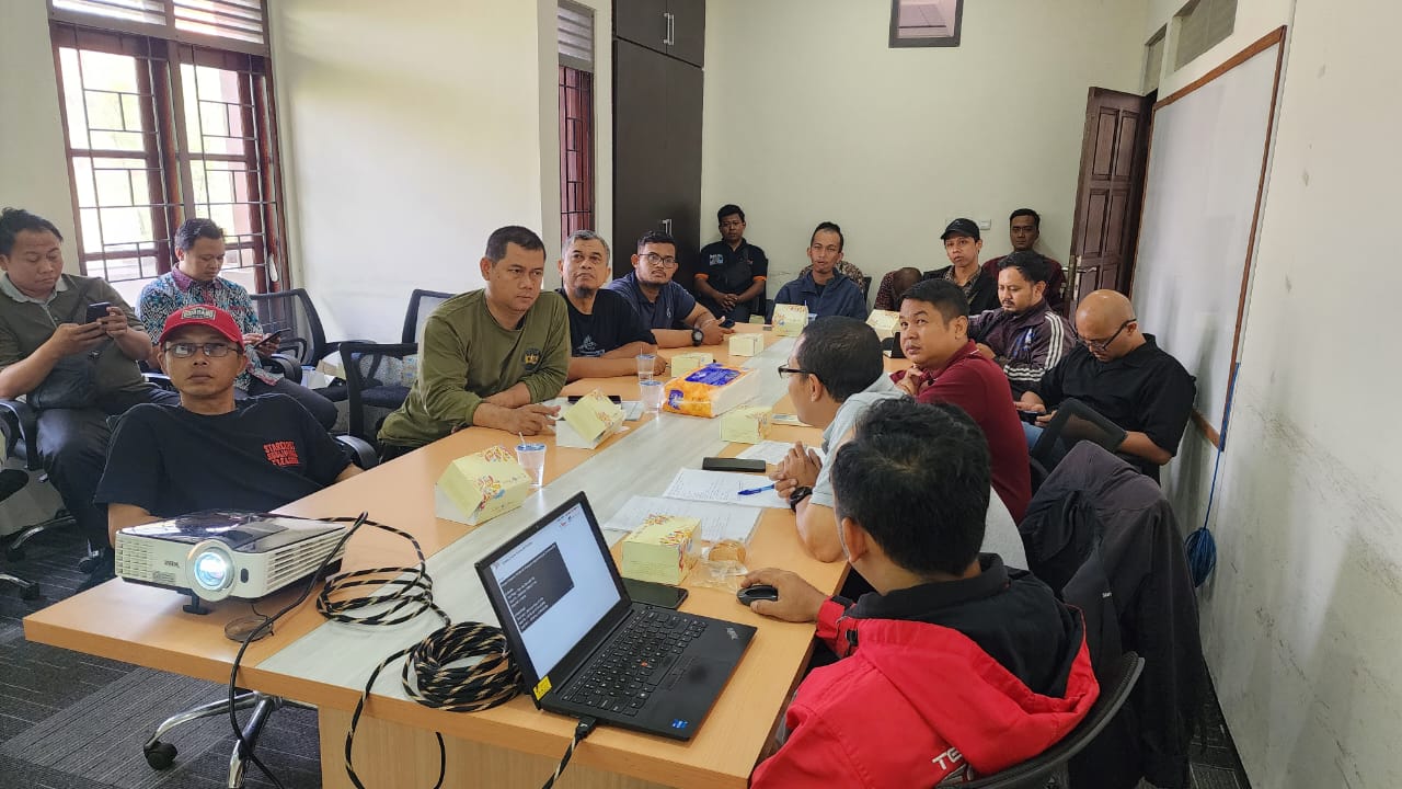 DISKOMINFO Kota Semarang Gelar Rakor dan Evaluasi Penurunan Kabel FO di Ruas Jalan Imam Bonjol-Pemuda